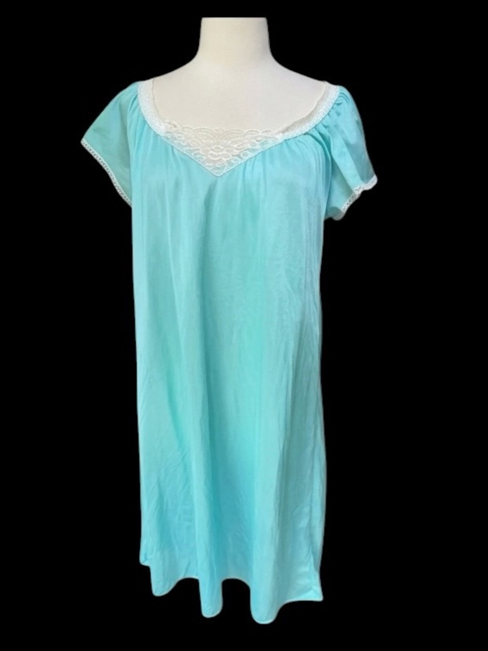 Late 70s‎ Julius Corn Co. Lightweight Nylon V-Shaped Panel w/Lace Trim Nightgown